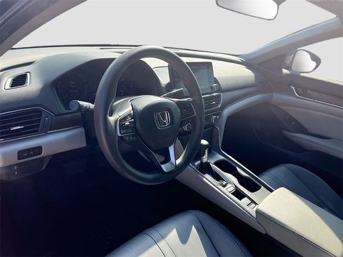 Used 2019 Honda Accord EX image 9