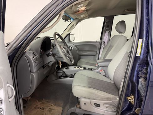 Used 2007 Jeep Liberty Limited image 2