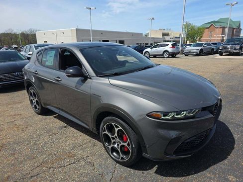 Used 2024 Alfa Romeo Tonale Veloce w/ Active Assist Package AWD/4WD image 8