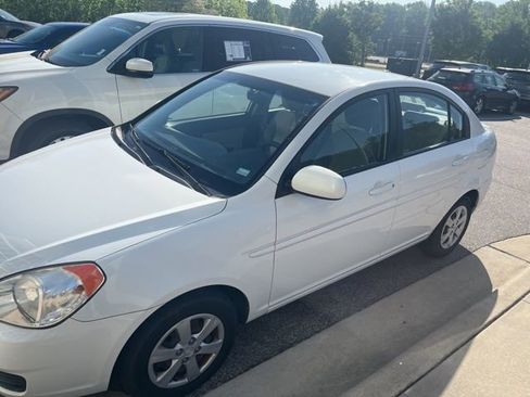 Used 2010 Hyundai Accent GLS image 5
