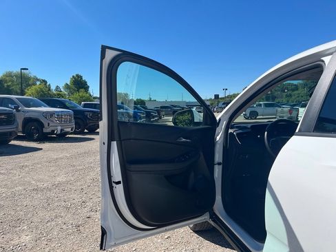 Used 2025 Buick Encore GX Preferred AWD/4WD image 14