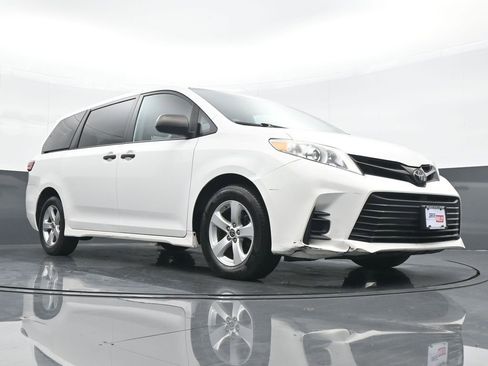 Used 2020 Toyota Sienna L FWD image 23