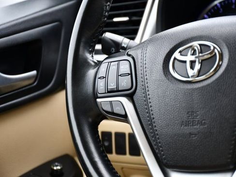 Used 2018 Toyota Highlander XLE image 23