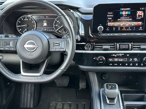 Used 2024 Nissan Pathfinder SV image 14