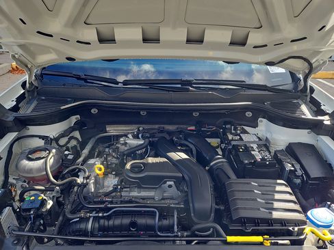 Certified 2025 Volkswagen Taos SEL image 35