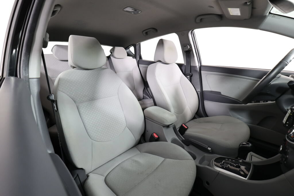Used 2012 Hyundai Accent SE FWD image 24