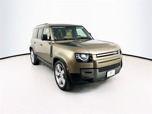 Used 2025 Land Rover Defender 110 X-Dynamic SE image 3