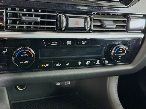 Used 2025 Nissan Pathfinder SV image 23