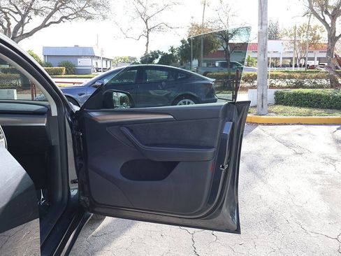 Used 2024 Tesla Model Y Long Range image 23