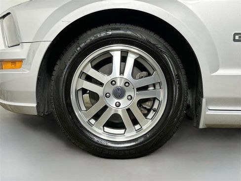 Used 2005 Ford Mustang GT Premium image 33