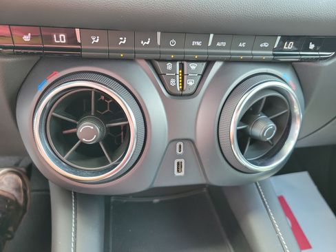 Used 2025 Chevrolet Blazer LT FWD image 18