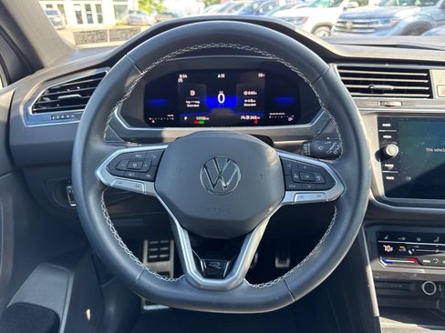 Certified 2023 Volkswagen Tiguan SE R-Line FWD image 21