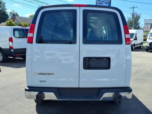 Used 2025 Chevrolet Express 2500 w/ Driver Convenience Package RWD image 4