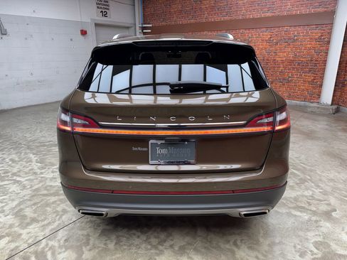 Used 2022 Lincoln Nautilus AWD w/ Premium Package image 3