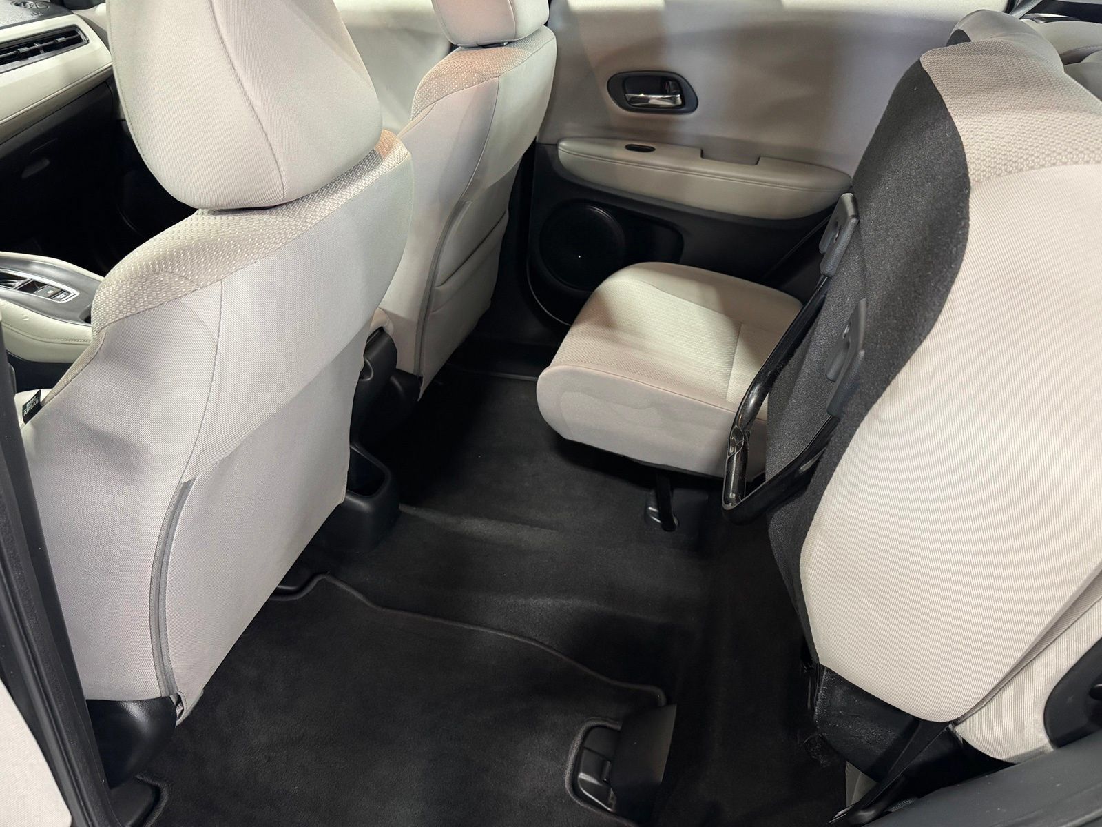 Used 2018 Honda HR-V LX image 38