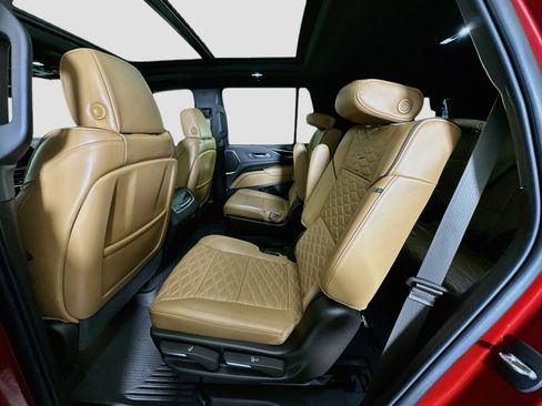 Used 2023 Cadillac Escalade Premium Luxury RWD image 29