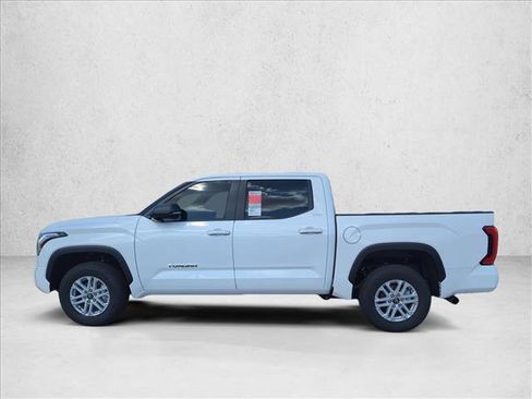Used 2026 Toyota Tundra SR5 w/ SR5 Premium Package AWD/4WD image 8