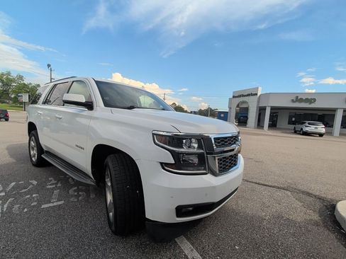 Used 2017 Chevrolet Tahoe LT w/ Luxury Package RWD image 1