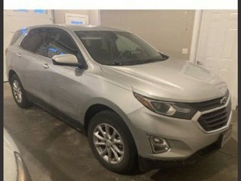 Used 2018 Chevrolet Equinox LT image 2