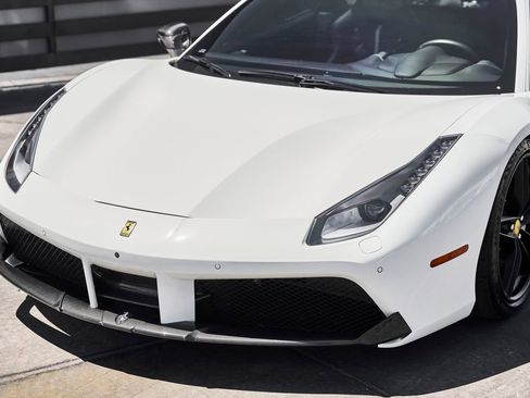 Used 2017 Ferrari 488 GTB RWD image 6