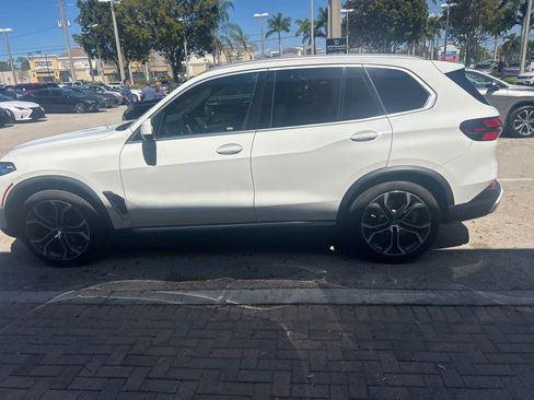 Used 2024 BMW X5 sDrive40i w/ Premium Package image 7