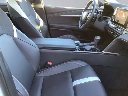 Used 2025 Toyota Camry SE image 13