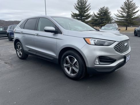 Used 2024 Ford Edge SEL w/ Convenience Package image 7