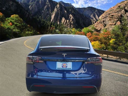 Used 2022 Tesla Model X image 4