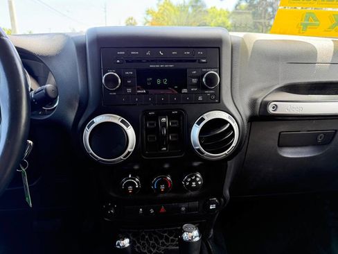 Used 2015 Jeep Wrangler Unlimited Sahara w/ Connectivity Group image 13