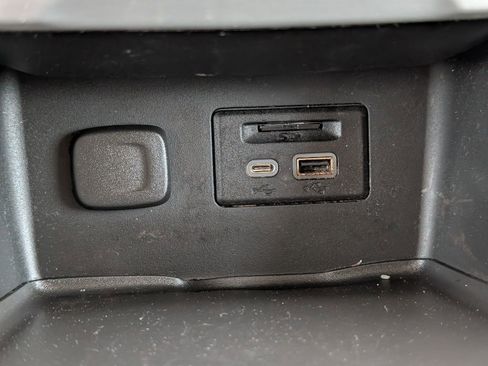 Used 2023 GMC Acadia SLT image 21