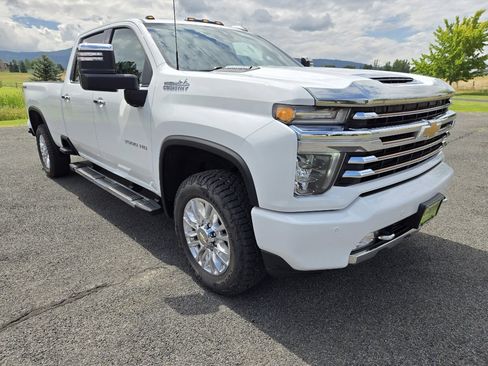 Used 2023 Chevrolet Silverado 3500 High Country w/ Technology Package image 3