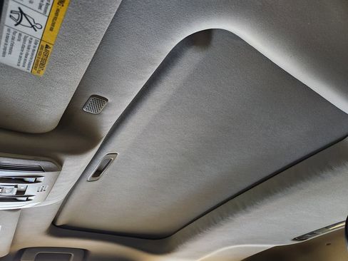 Used 2021 Toyota Highlander XLE image 46