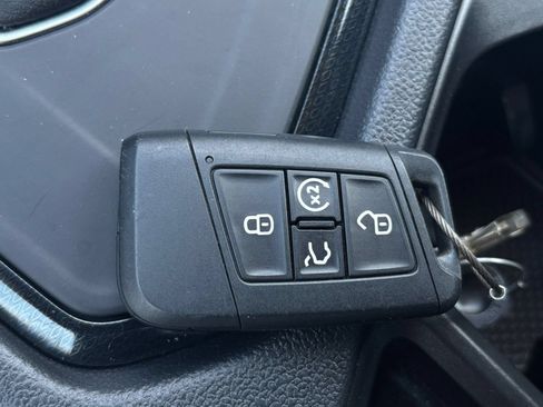 Used 2025 Volkswagen Taos SE FWD image 26
