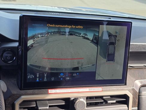 Used 2025 Toyota Tacoma Limited image 21