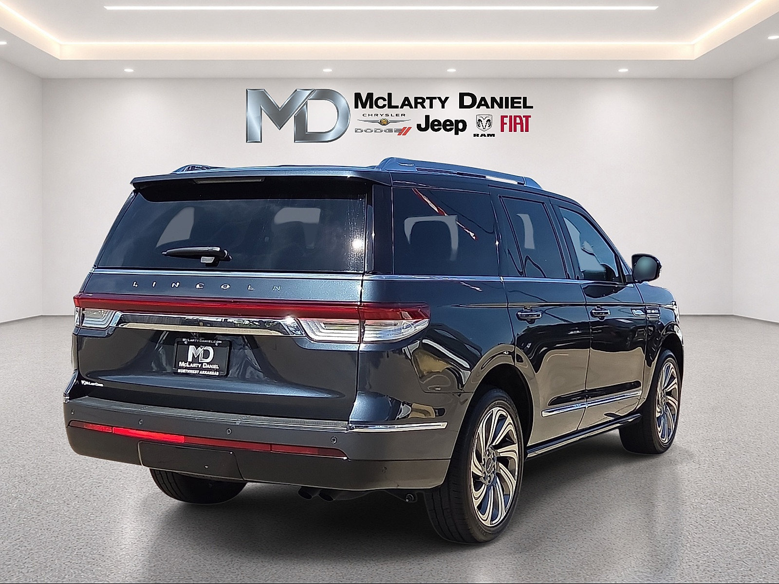 Used 2024 Lincoln Navigator Reserve AWD/4WD image 5
