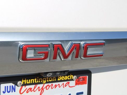Used 2022 GMC Yukon XL Denali w/ Denali Premium Package AWD/4WD image 11