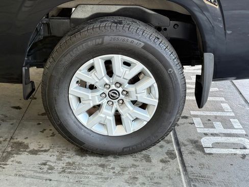 Used 2024 Nissan Frontier SV w/ SV Convenience Package image 14
