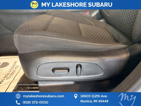 Used 2018 GMC Acadia SLE image 10