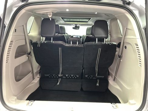 Used 2024 Chrysler Pacifica Limited image 26