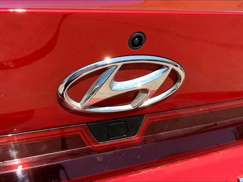 Used 2022 Hyundai Elantra SEL w/ Convenience Package FWD image 10