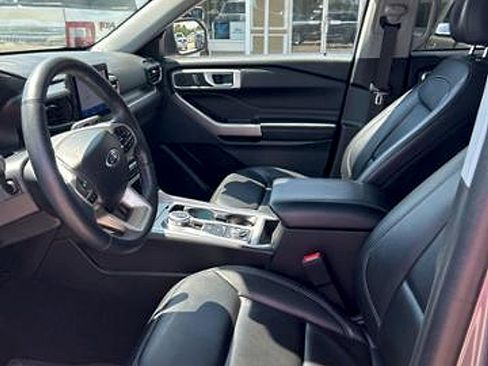 Used 2023 Ford Explorer XLT w/ Equipment Group 202A image 12
