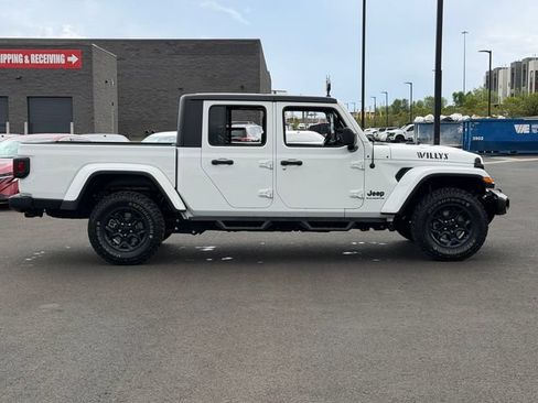 Used 2023 Jeep Gladiator Sport AWD/4WD image 7