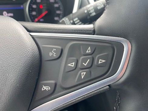 Used 2023 Chevrolet Equinox Premier AWD/4WD image 11
