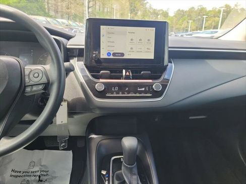 Certified 2025 Toyota Corolla LE image 24