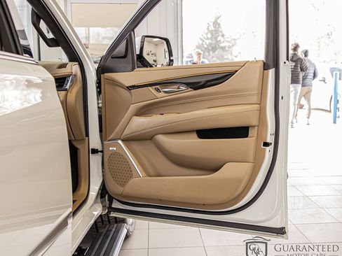 Used 2019 Cadillac Escalade ESV Platinum image 43