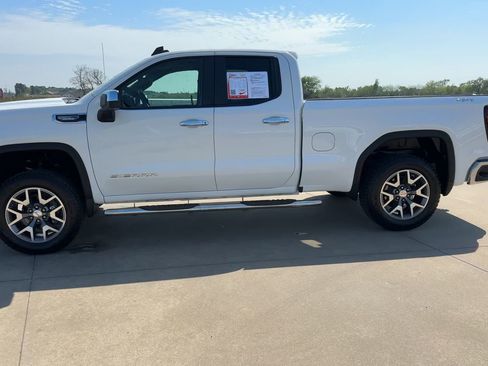 Used 2021 GMC Sierra 1500 4x4 Double Cab w/ Sierra Value Package image 6