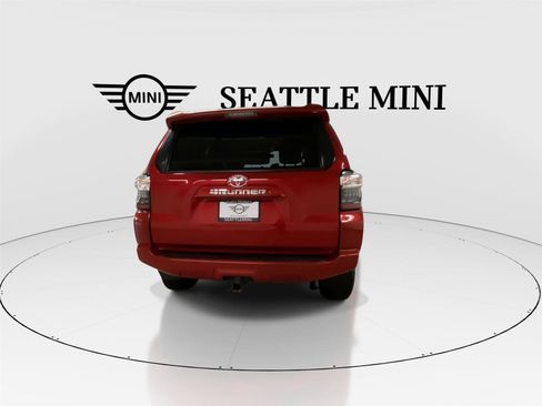 Used 2015 Toyota 4Runner SR5 image 10