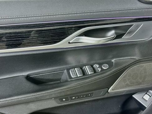 Used 2022 BMW 740i w/ M Sport Package RWD image 20