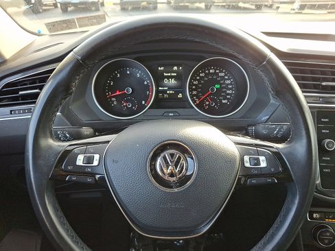 Used 2018 Volkswagen Tiguan SE image 20