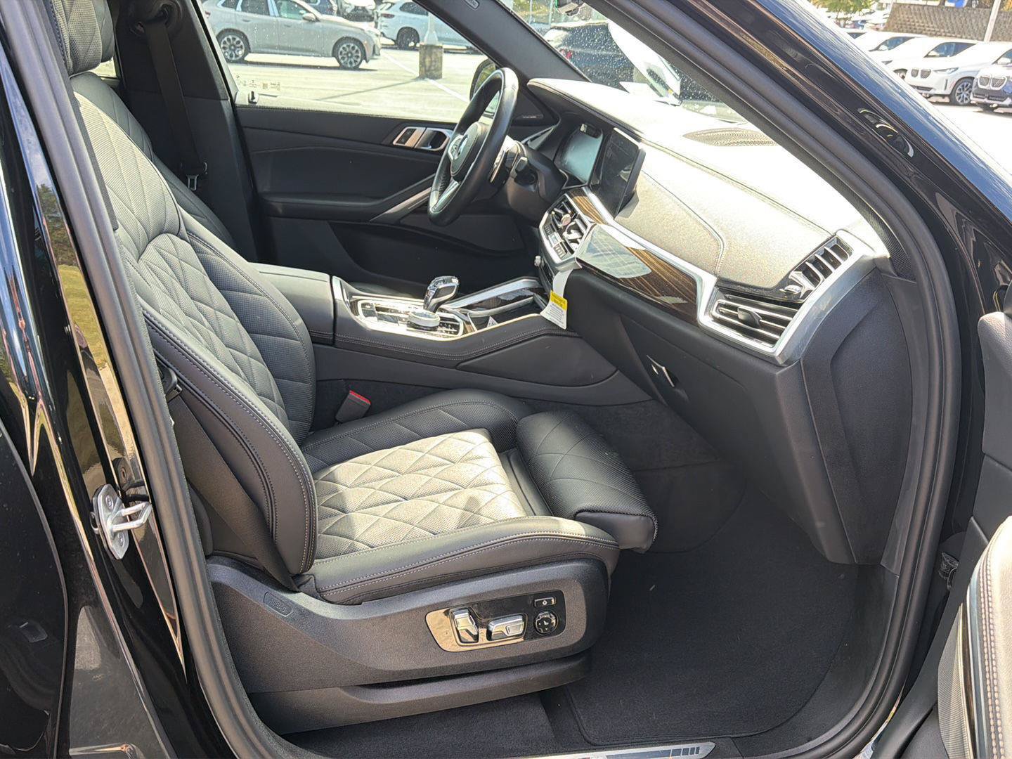 Used 2023 BMW X6 xDrive40i w/ M Sport Package AWD/4WD image 13